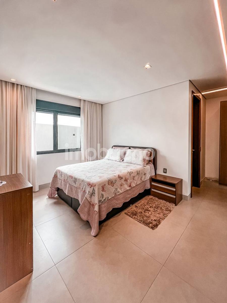 Foto 16 de Casa com área de lazer completa, 3 suítes, no Setor Sul. R$2.550.000,00