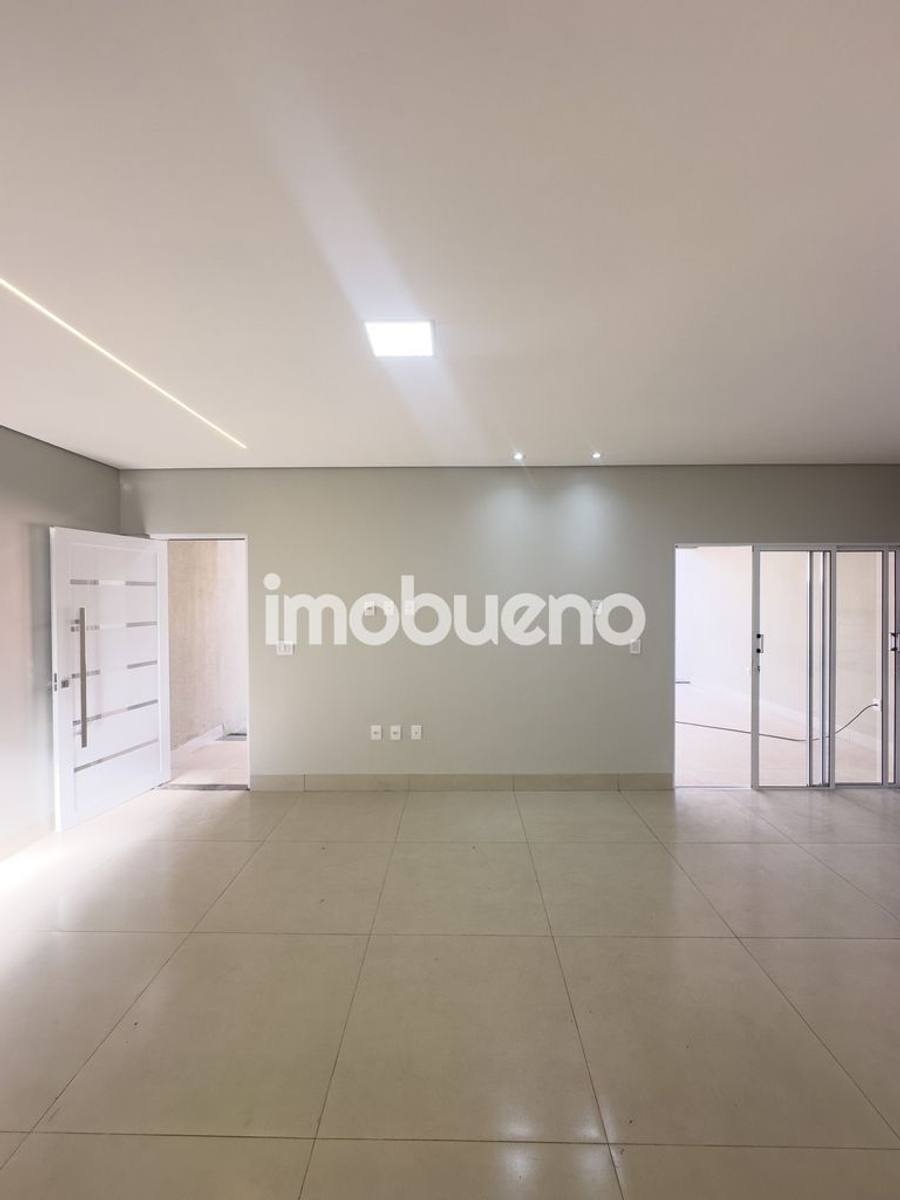 Foto 7 de Casa à venda com 3 quartos sendo 1 suíte com closet, Parque da Colina. 130 M².