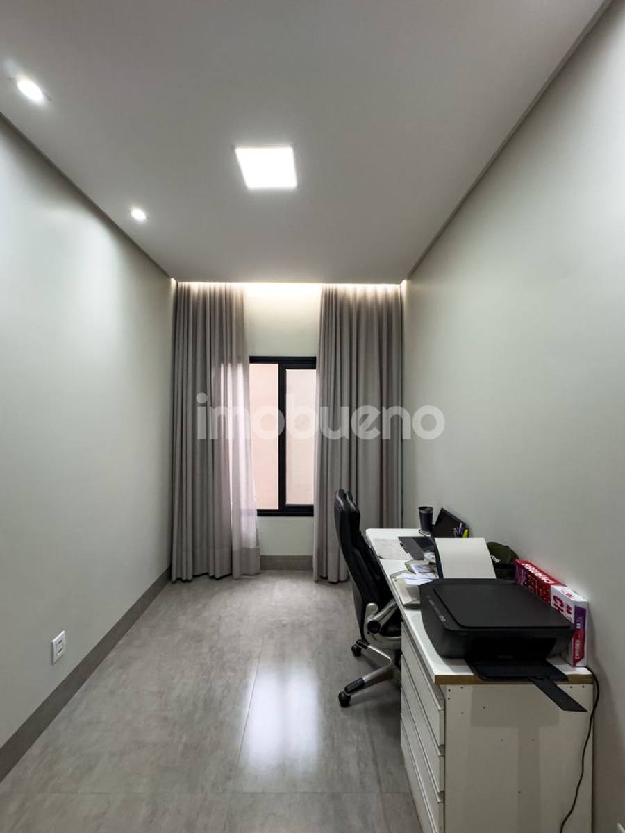 Foto 18 de Casa à venda com 3 quartos sendo 2 suítes no Jardim Triângulo. 251m².