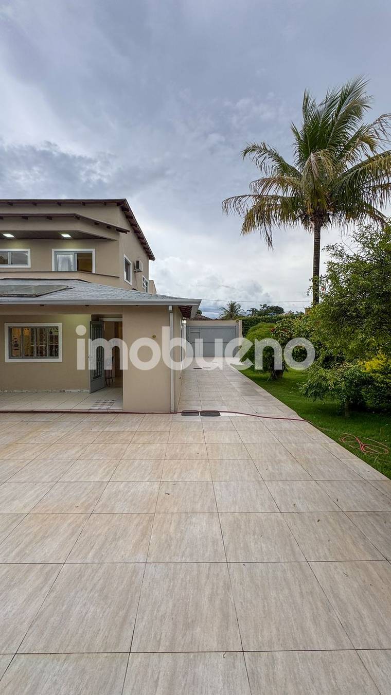 Casa no Setor Central, 5 quartos, lazer, energia solar e jardim amplo em Centro