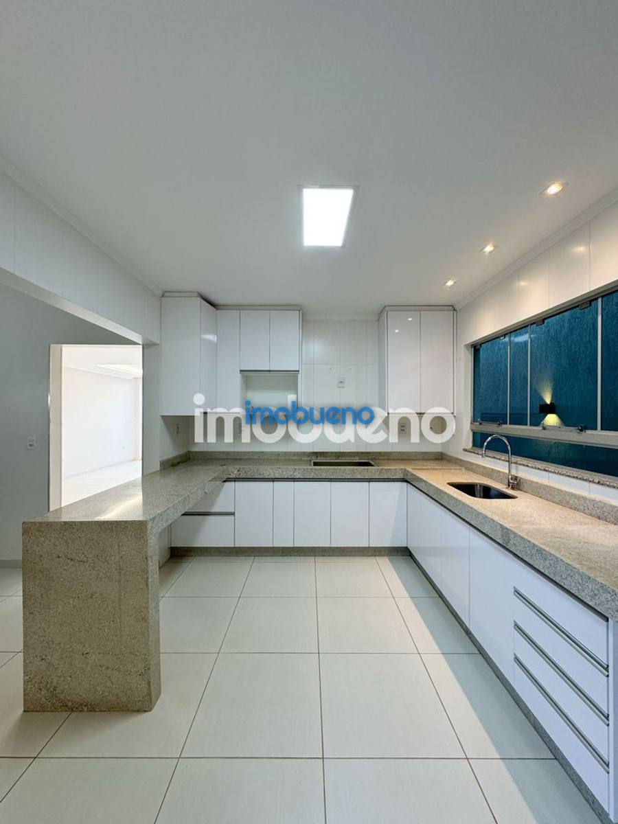 Foto 10 de Casa à venda com 3 quartos, 1 suíte com closet no Centro. R$770.000,00