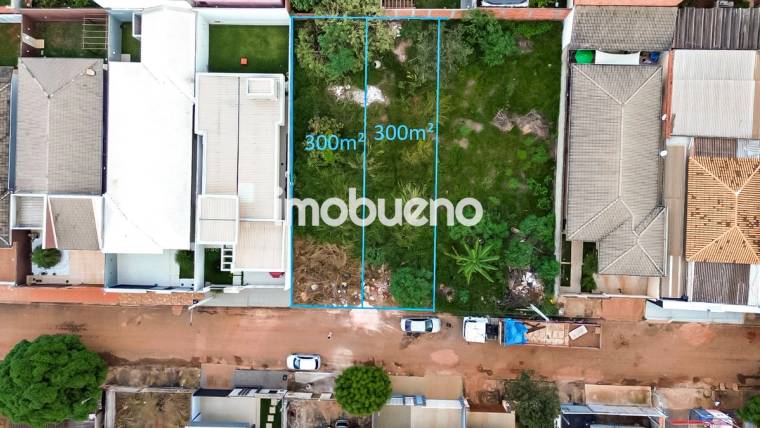 Terreno plano de 300 m² no Parque Vila Verde próximo à Avenida dos Bombeiros. em Parque Vila Verde