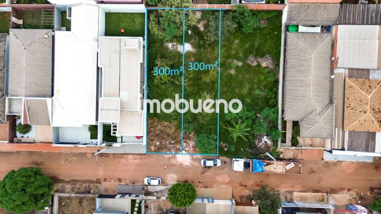 Terreno plano de 300 m² no Parque Vila Verde próximo à Avenida dos Bombeiros. em Parque Vila Verde