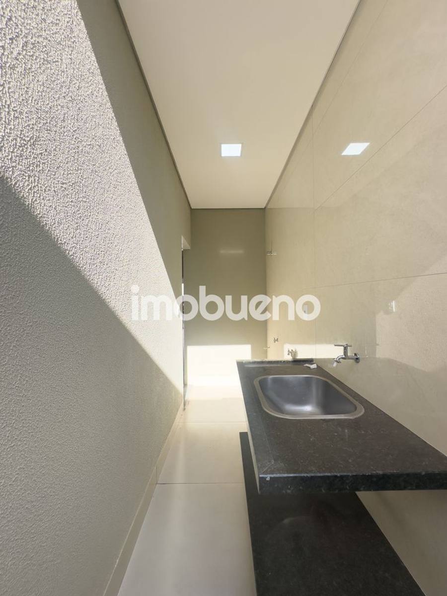 Foto 12 de Casa à venda com 3 quartos sendo 1 suíte com closet, Parque da Colina. 130 M².