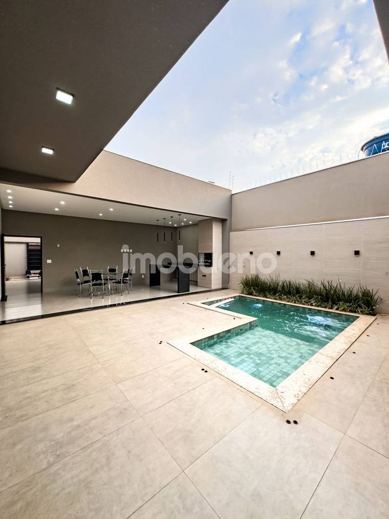 Casa à venda com 3 quartos sendo 2 suítes no Jardim Triângulo. 251m². em Jardim Triângulo
