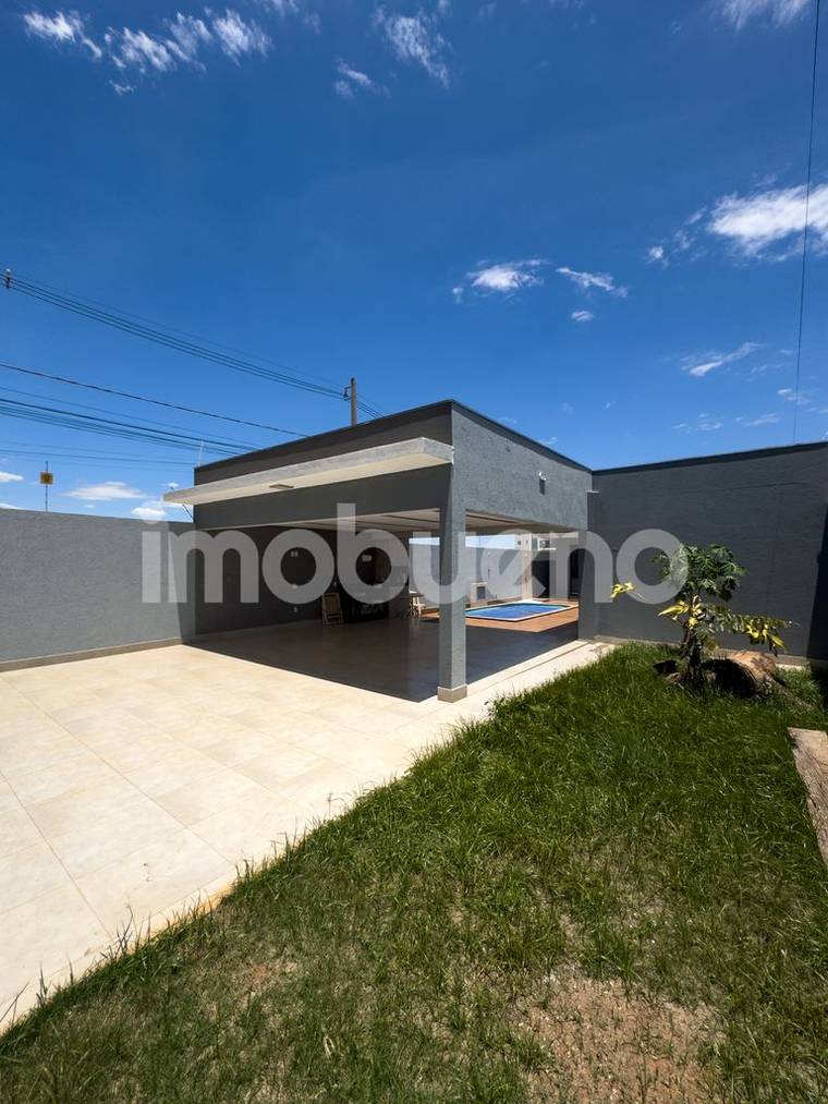 Excelente imóvel com 2 quartos, sendo 1 suíte com closet, área gourmet e piscina em Parque Laguna II