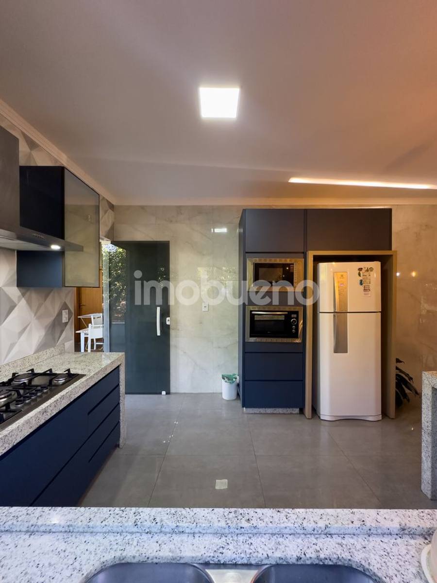 Foto 29 de Casa à Venda com 3 quartos sendo 1 suíte com closet. 226m².