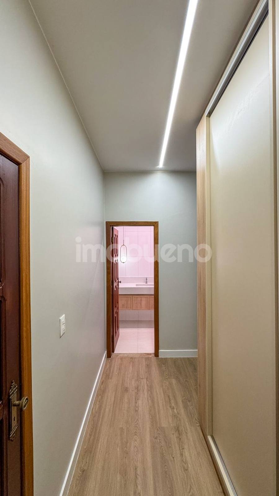 Foto 55 de Casa à Venda com piscina, 3 quartos sendo 3 suítes no Centro.