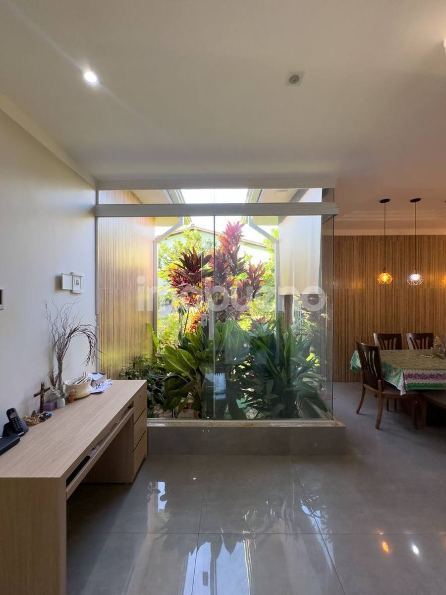 Foto 22 de Casa à Venda com 3 quartos sendo 1 suíte com closet. 226m².