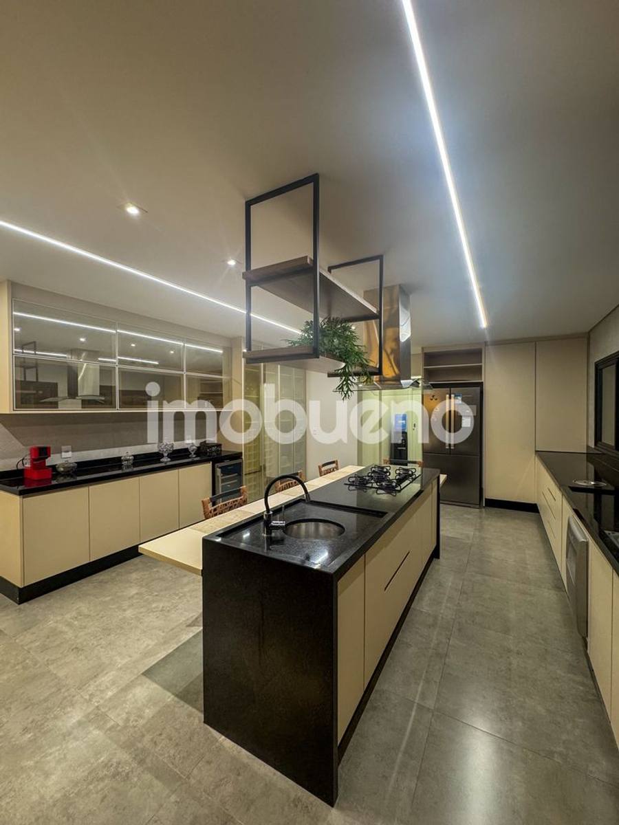 Foto 18 de Sobrado com 4 suítes, man cave e área de lazer no Setor Sul