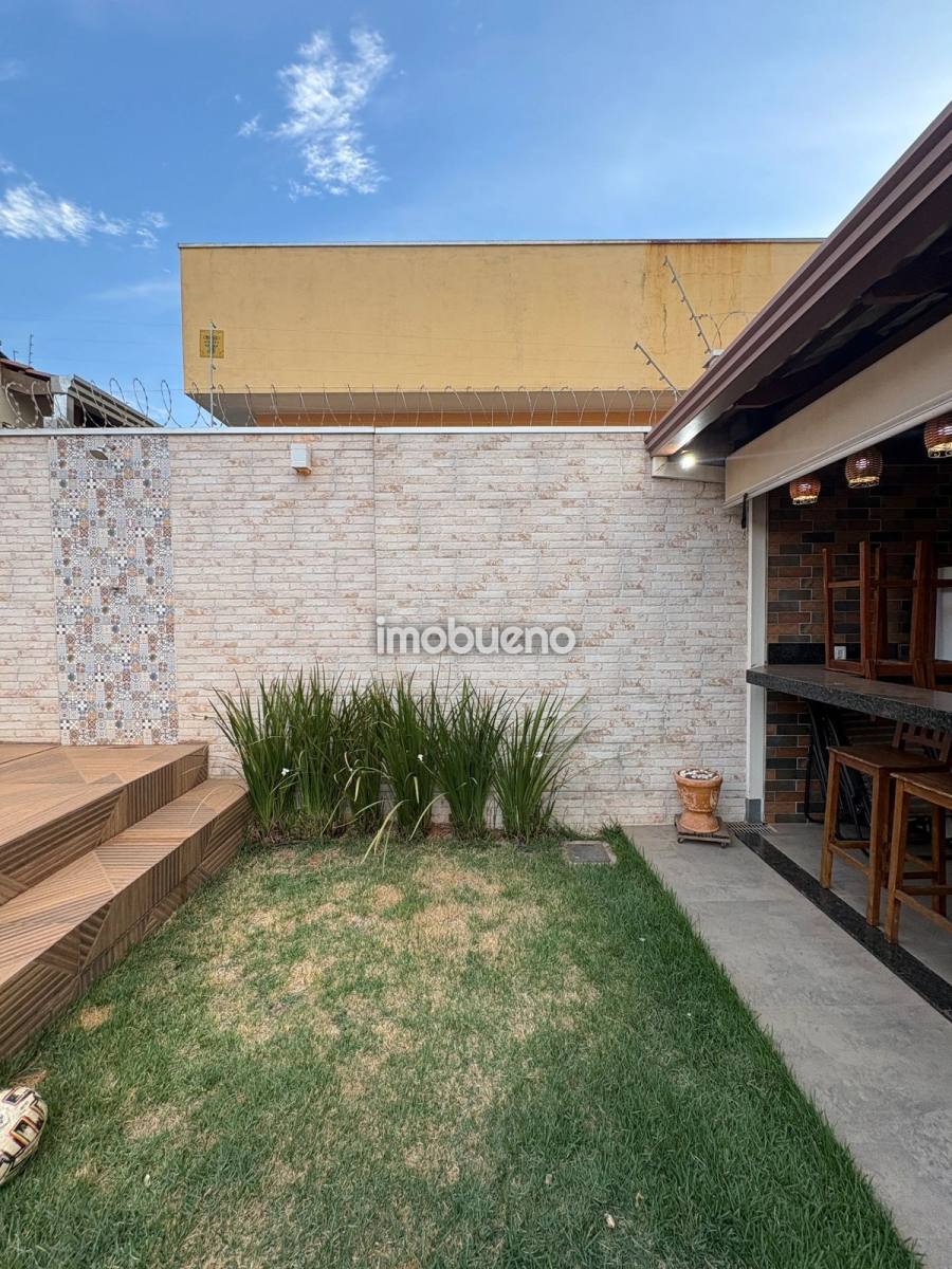 Foto 19 de Sobrado com 3 Suítes e 198m² no Bairro Formosinha