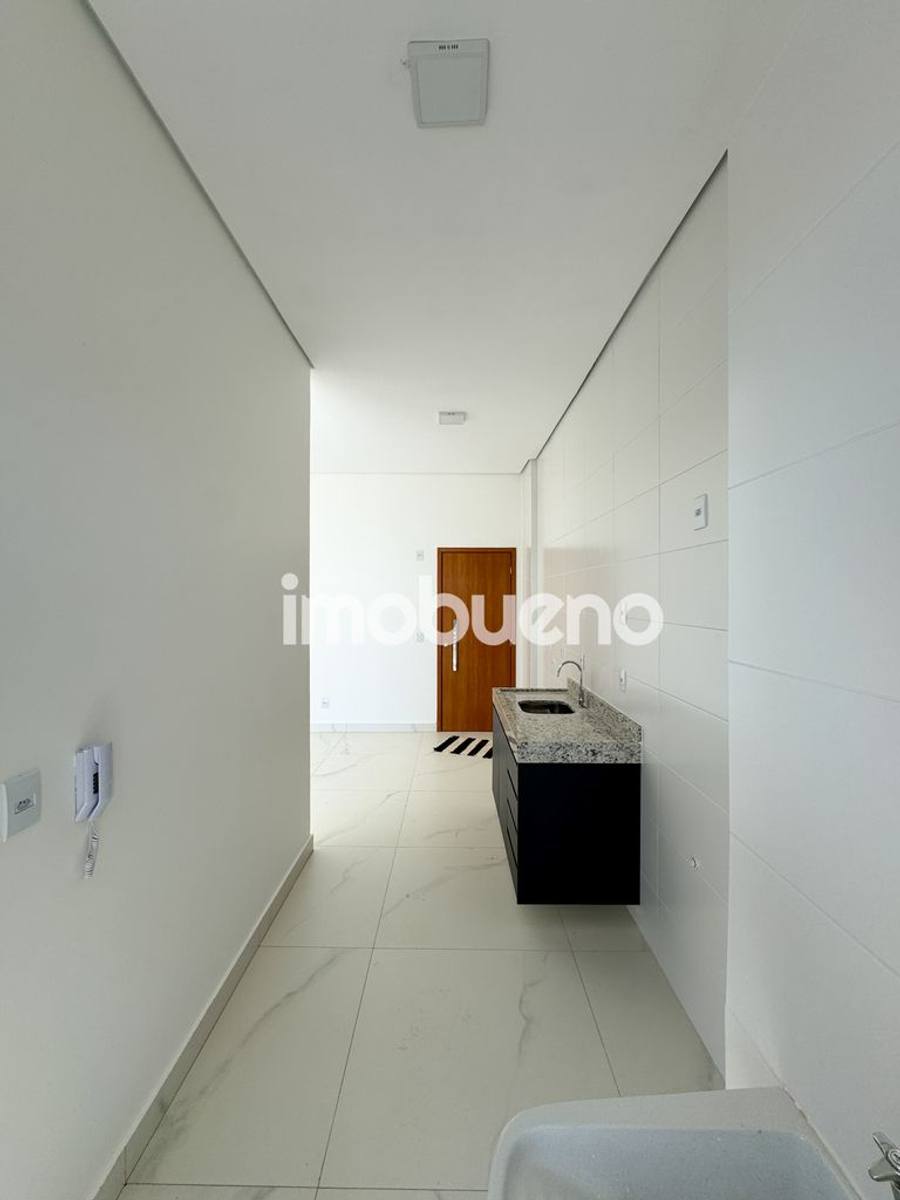 Foto 10 de Vende-se apartamento com 2 quartos sendo 1 suíte no Parque Laguna R$ 650.000,00