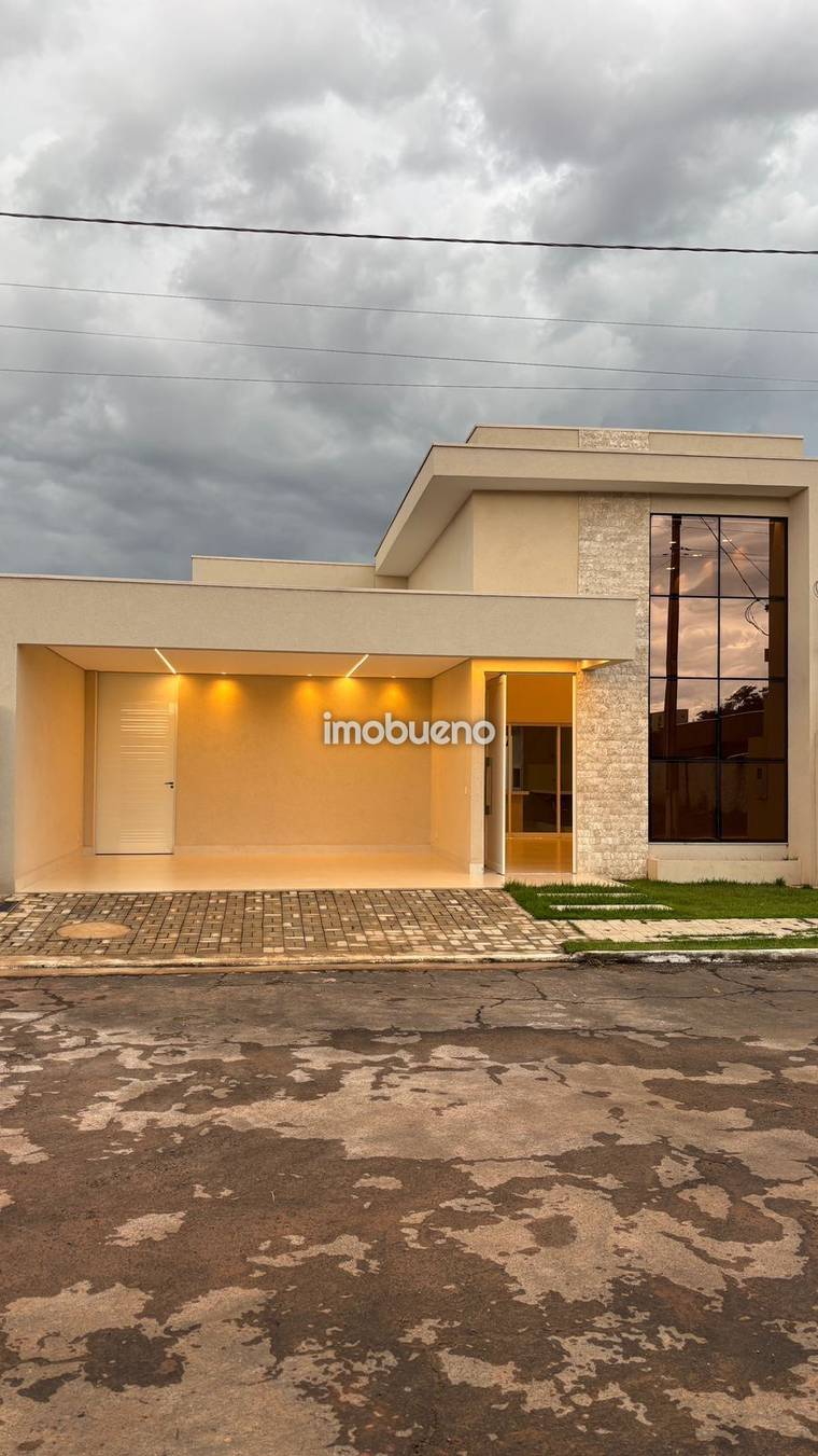 Casa com 3 quartos, suíte e piscina no Residencial Asas Douradas em Jardim Califórnia