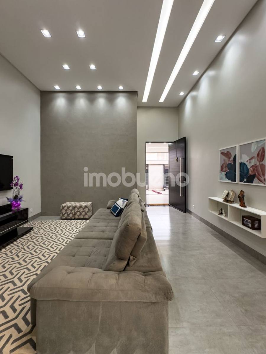 Foto 8 de Casa à venda com 3 quartos sendo 2 suítes no Jardim Triângulo. 251m².