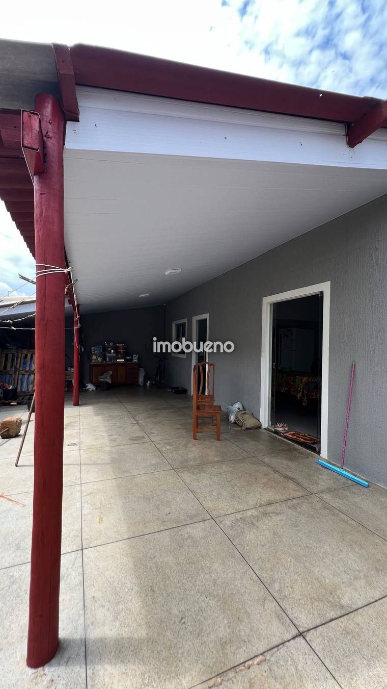Casa de 2 quartos com 1 suíte no Parque das Laranjeiras em Parque das Laranjeiras