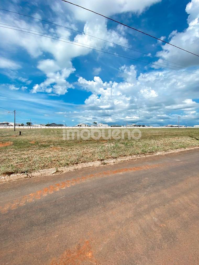 Terreno plano de 300 m² no Parque Lago próximo ao Santa Felicidade em Parque Lago