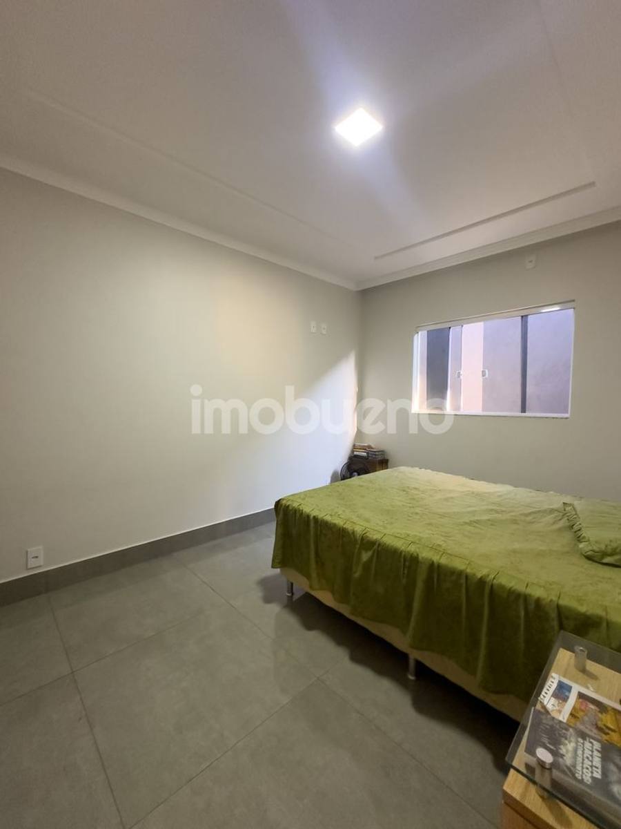 Foto 16 de Casa à Venda com 3 quartos sendo 1 suíte com closet. 226m².