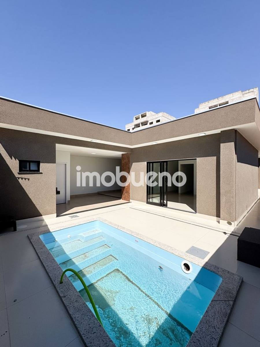 Foto 10 de Casa com 3 quartos sendo 2 suíte próximo ao Centro da cidade com piscina, 215m²