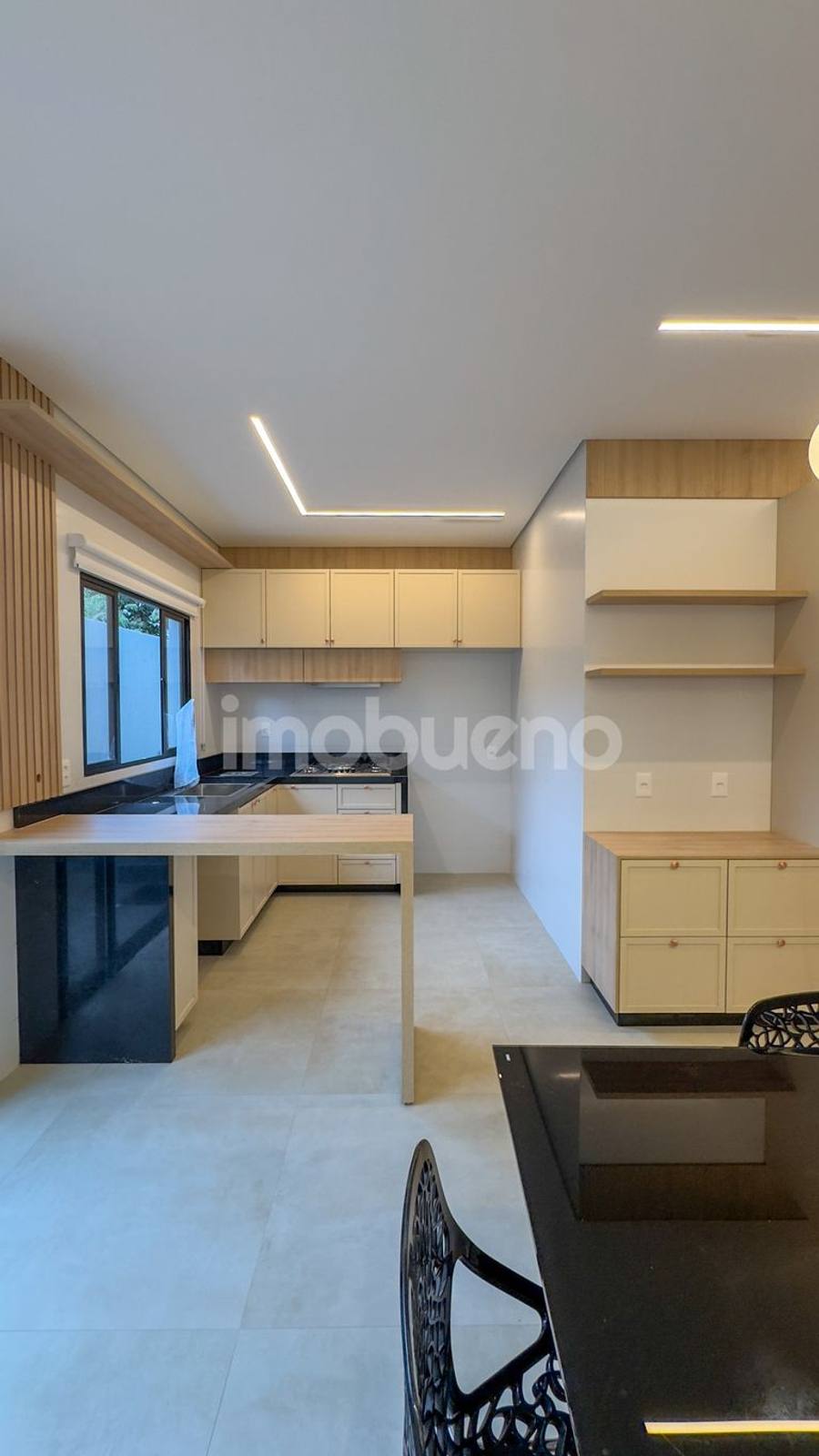 Foto 41 de Casa à Venda com piscina, 3 quartos sendo 3 suítes no Centro.