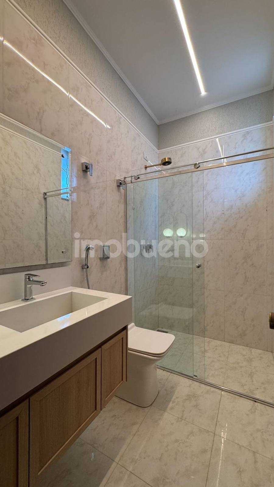 Foto 65 de Casa à Venda com piscina, 3 quartos sendo 3 suítes no Centro.