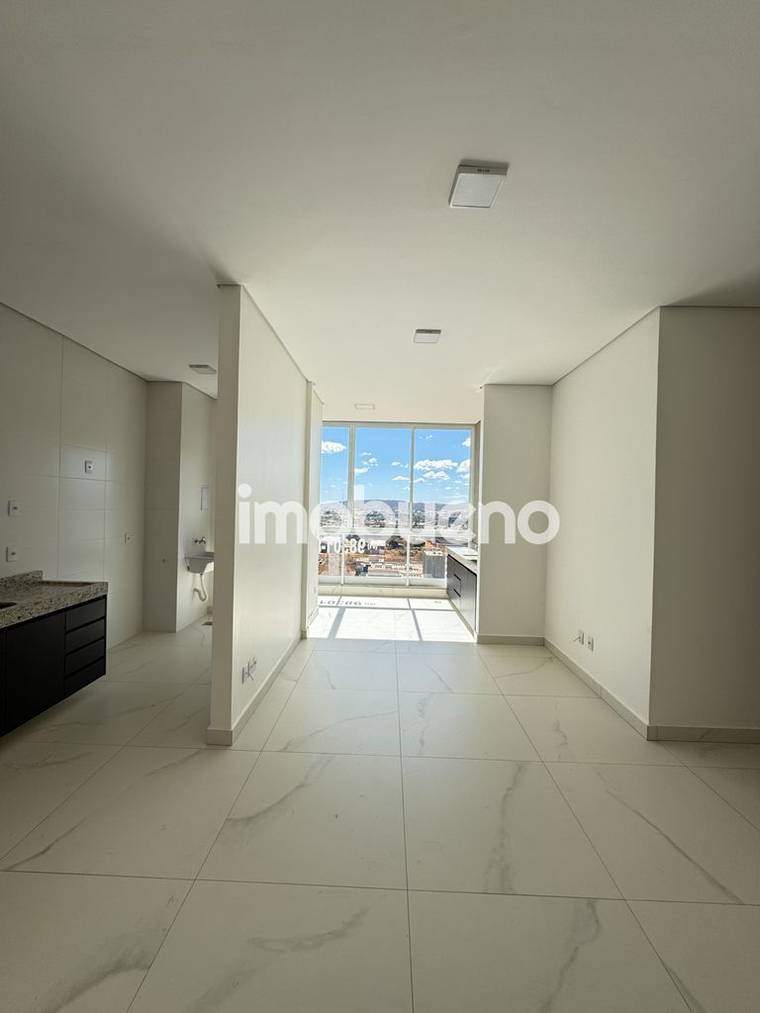Vende-se apartamento com 2 quartos sendo 1 suíte no Parque Laguna R$ 650.000,00 em Parque Laguna