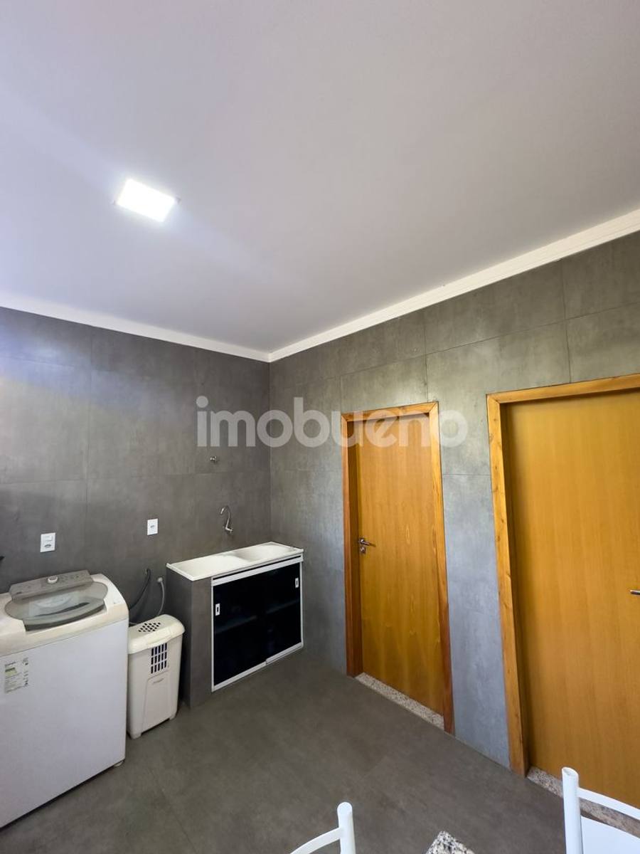 Foto 31 de Casa à Venda com 3 quartos sendo 1 suíte com closet. 226m².