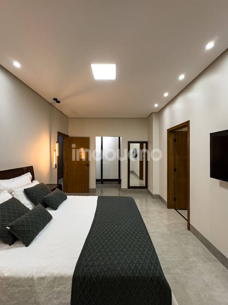 Foto 38 de Casa à venda com 3 quartos sendo 2 suítes no Jardim Triângulo. 251m².