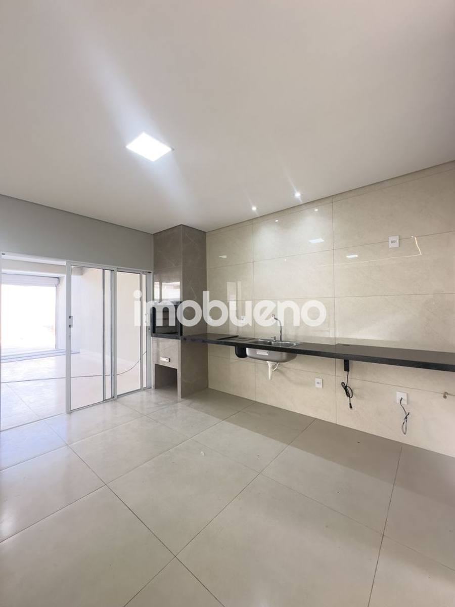 Foto 9 de Casa à venda com 3 quartos sendo 1 suíte com closet, Parque da Colina. 130 M².
