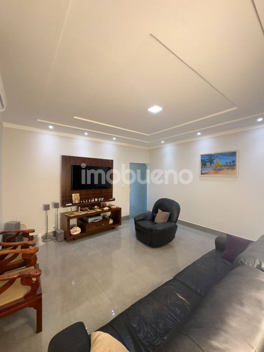 Foto 12 de Casa à Venda com 3 quartos sendo 1 suíte com closet. 226m².