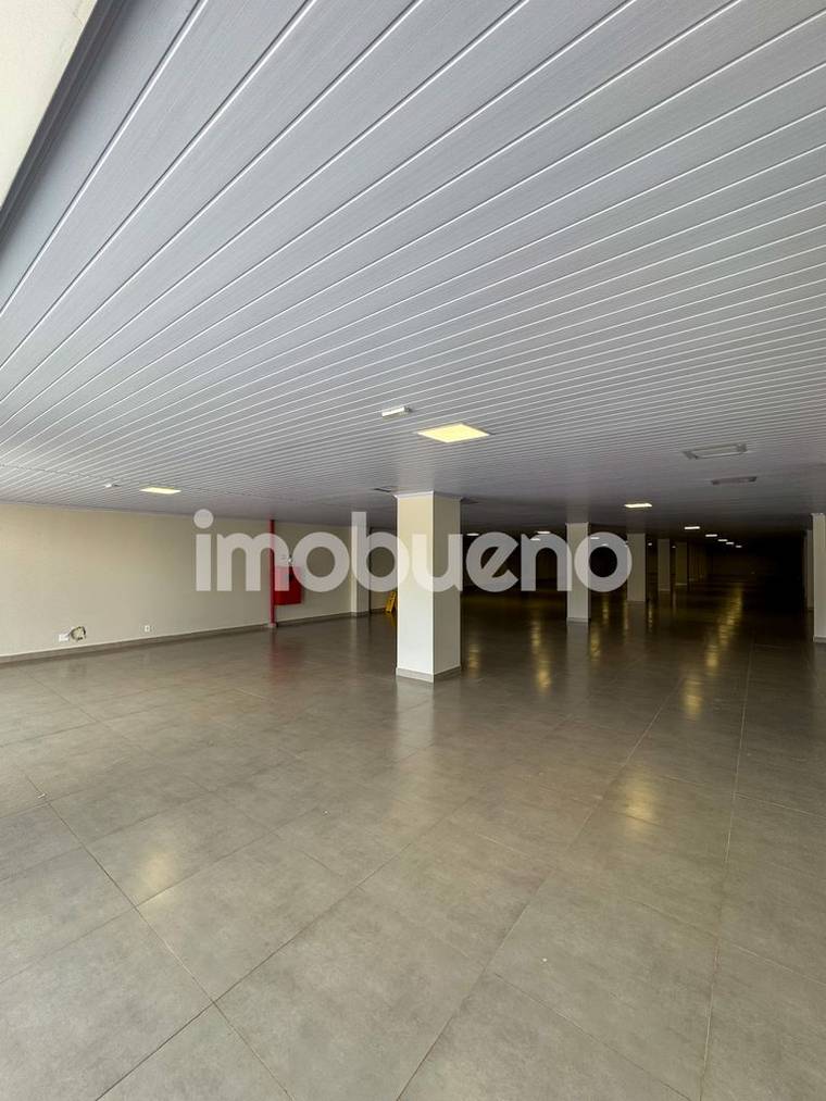 Loja comercial no centro da cidade, 655,54m², com elevador e portaria em Centro
