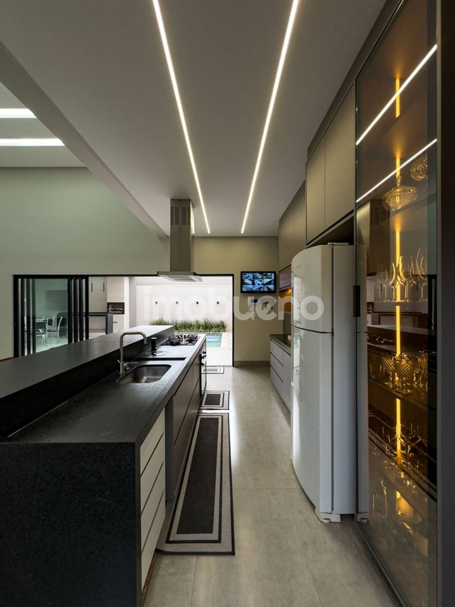 Foto 15 de Casa à venda com 3 quartos sendo 2 suítes no Jardim Triângulo. 251m².