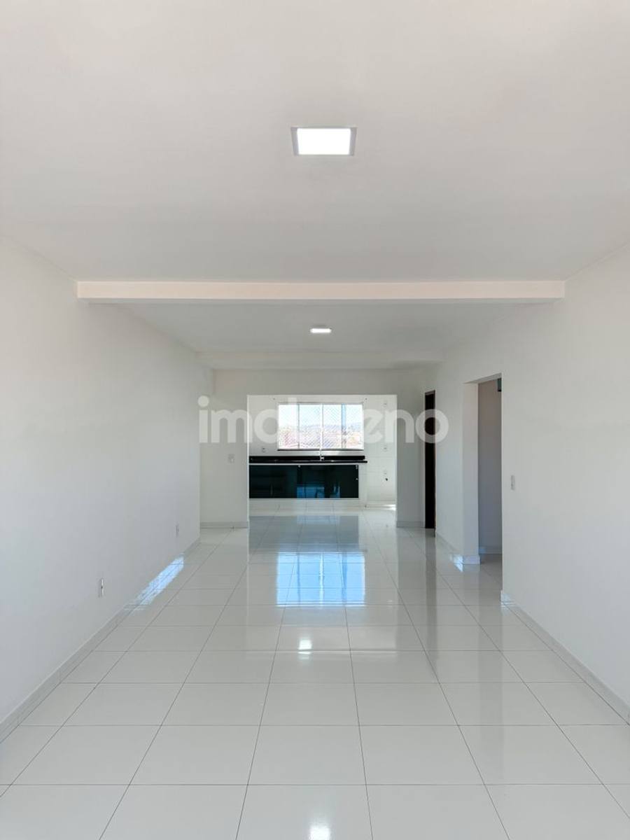 Foto 6 de Apartamento com 3 suítes, localizado no Setor Ferroviário.