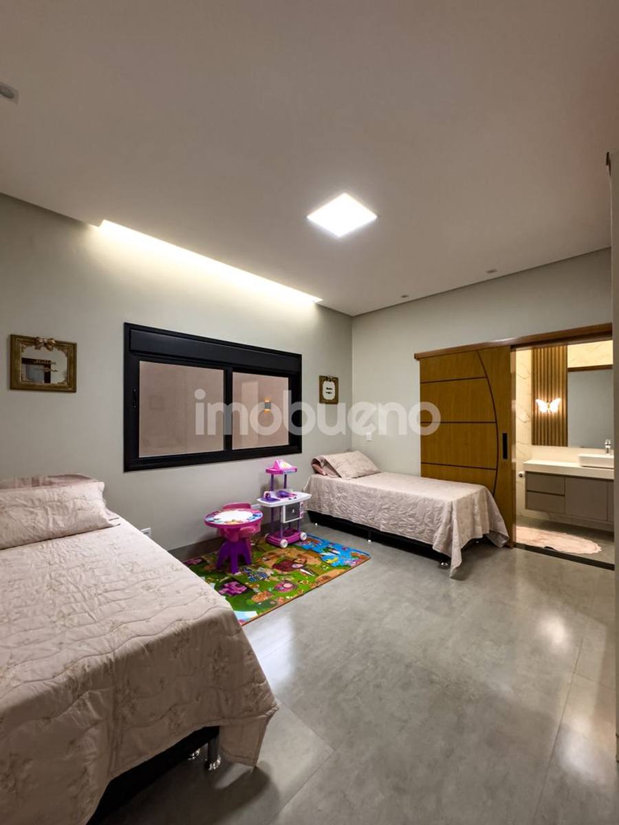Foto 31 de Casa à venda com 3 quartos sendo 2 suítes no Jardim Triângulo. 251m².