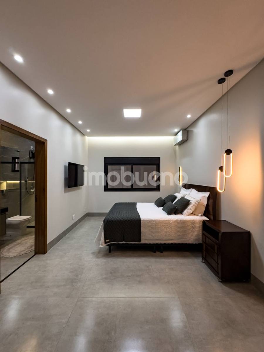 Foto 35 de Casa à venda com 3 quartos sendo 2 suítes no Jardim Triângulo. 251m².