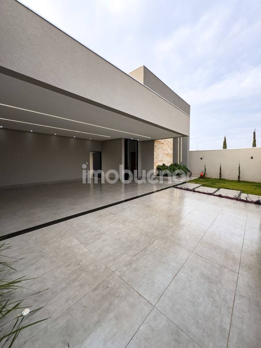 Foto 4 de Casa à venda com 3 quartos sendo 2 suítes no Jardim Triângulo. 251m².