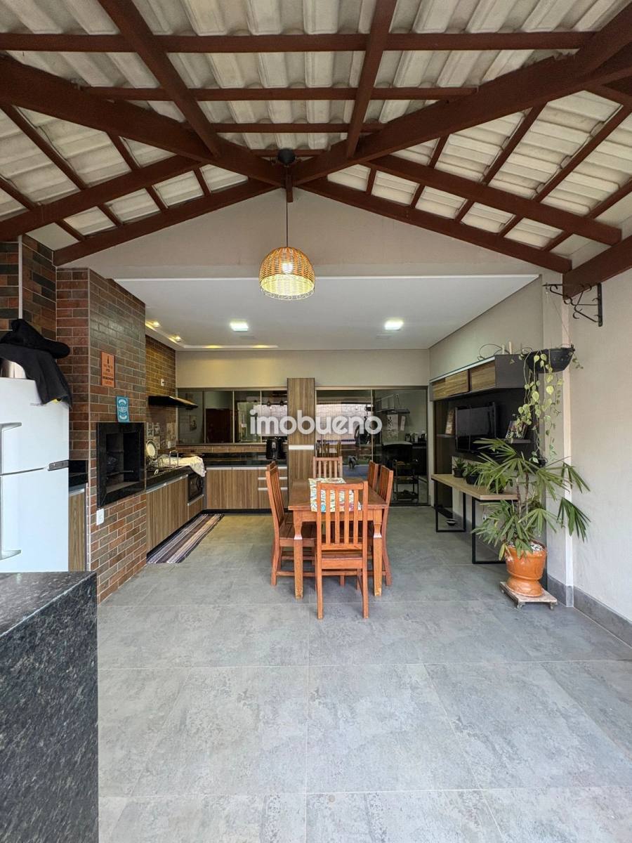 Foto 12 de Sobrado com 3 Suítes e 198m² no Bairro Formosinha