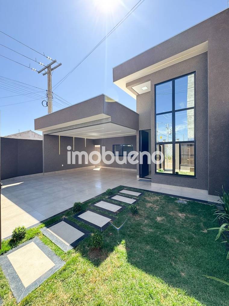 Casa com 3 quartos sendo 2 suíte próximo ao Centro da cidade com piscina, 215m² em Setor Primavera