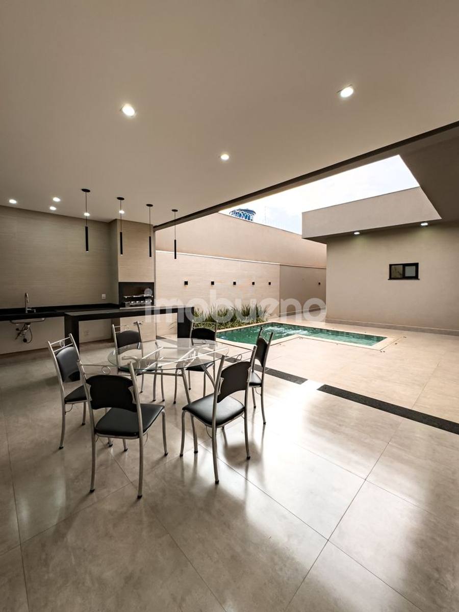 Foto 19 de Casa à venda com 3 quartos sendo 2 suítes no Jardim Triângulo. 251m².