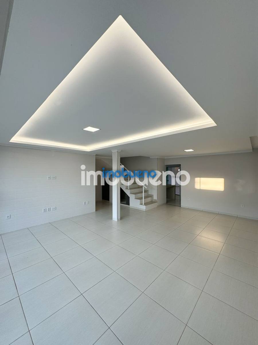 Foto 4 de Casa à venda com 3 quartos, 1 suíte com closet no Centro. R$770.000,00