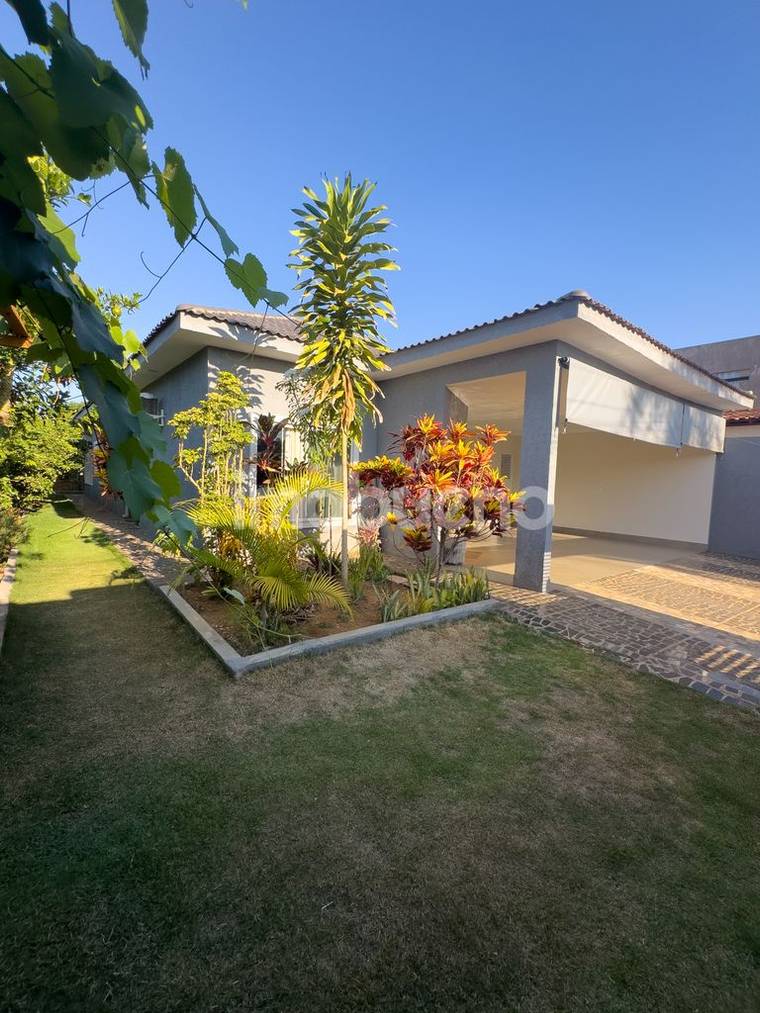 Casa à Venda com 3 quartos sendo 1 suíte com closet. 226m². em Formosinha