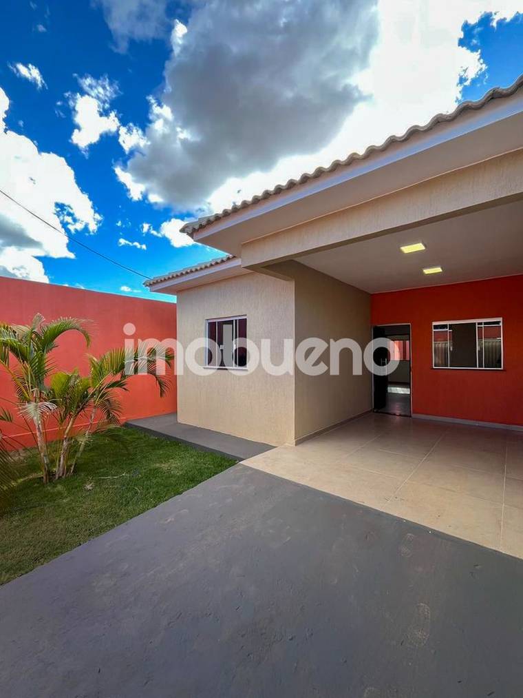 Casa com 2 quartos sendo 1 suíte e jardim no Parque Lago em Parque Lago