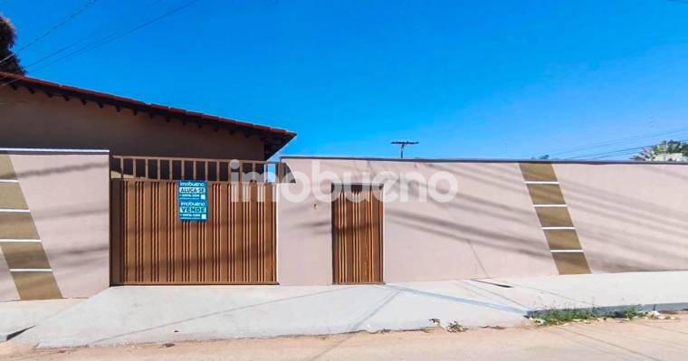 Casa com 3 quartos e amplo quintal no Setor Sul em Formosa em Setor Sul