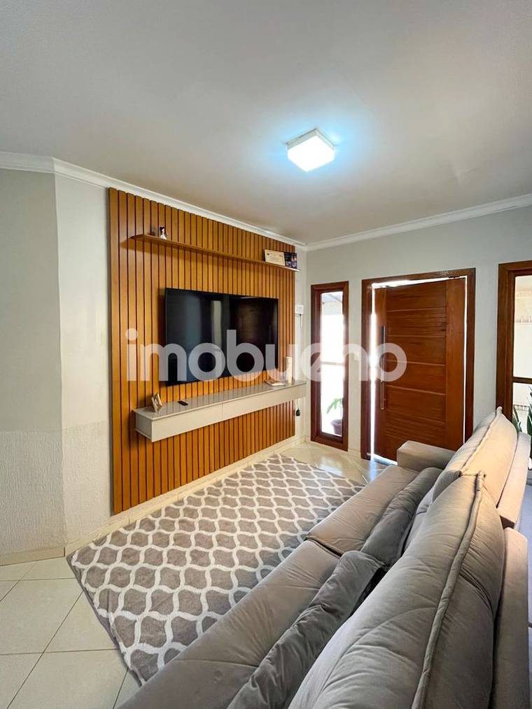 Casa reformada com 3 quartos e quintal no Setor Bosque em Setor Bosque