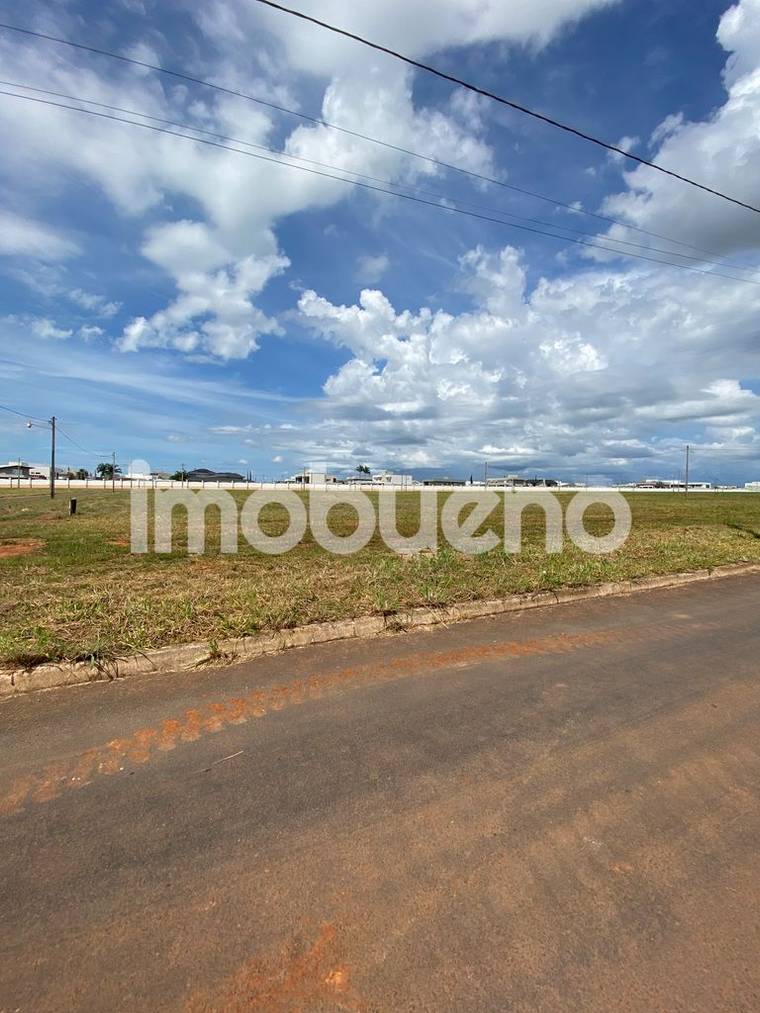 Terreno de 300 m² próximo ao Condomínio Santa Felicidade no Parque Lago em Parque Lago