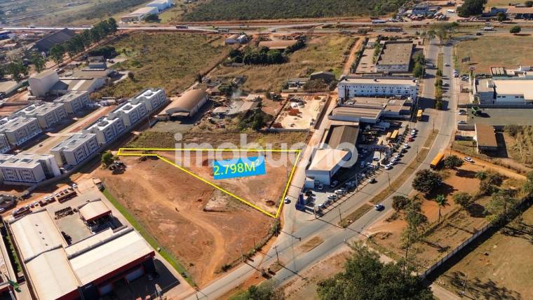 Área de 2.798 m² de frente para a Pecuária e ao lado do Atacadão em Setor Industrial