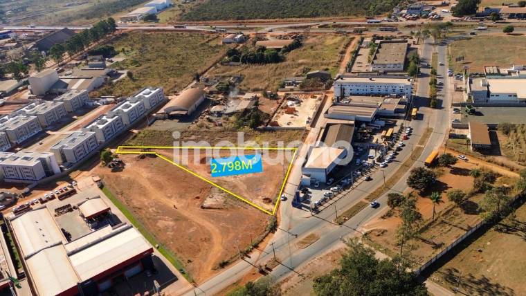 Área de 2.798 m² de frente para a Pecuária e ao lado do Atacadão em Setor Industrial