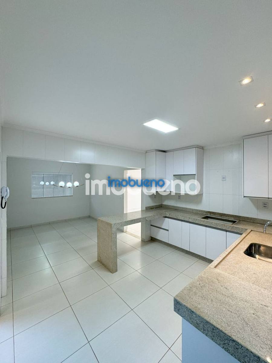 Foto 8 de Casa à venda com 3 quartos, 1 suíte com closet no Centro. R$770.000,00