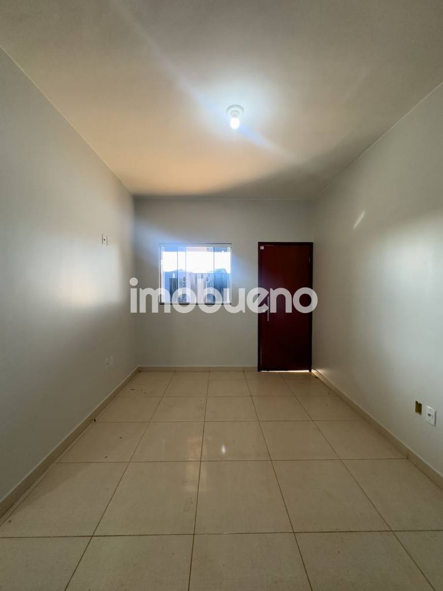 Foto 8 de Casa no Setor Sul com 3 quartos (2 suítes), gourmet e energia solar.