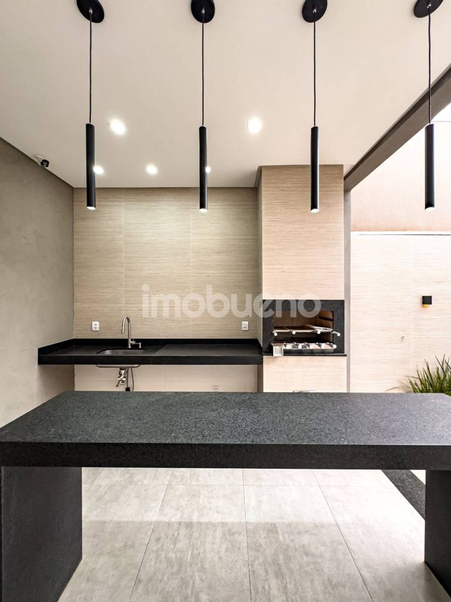 Foto 20 de Casa à venda com 3 quartos sendo 2 suítes no Jardim Triângulo. 251m².