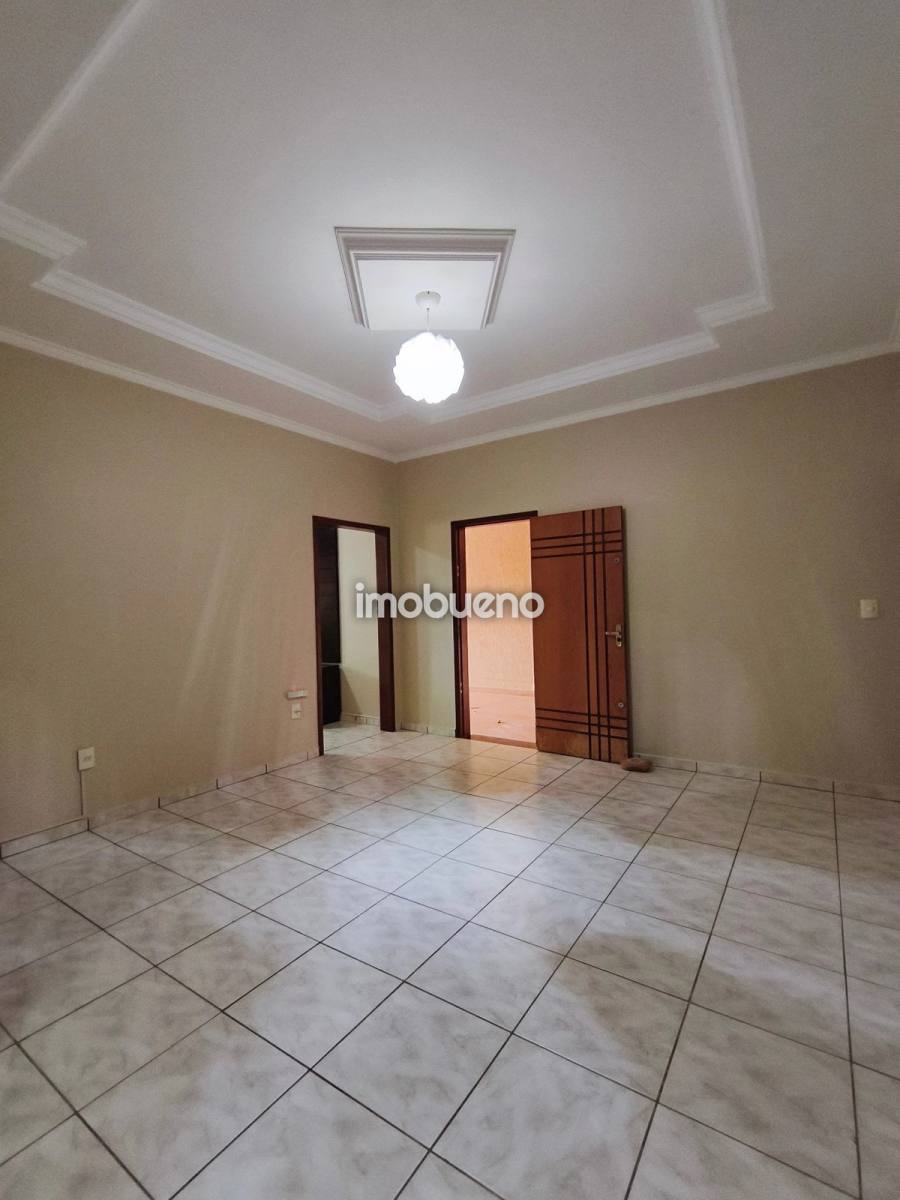 Foto 5 de Casa com 3 Quartos, Piscina e Sauna no Bairro Village em Formosa/GO